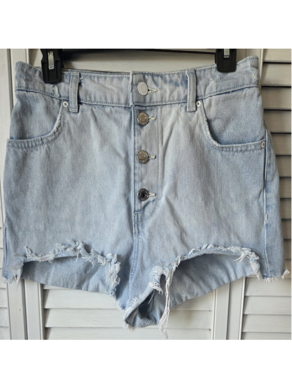 Women's Guess Light Blue Denim Jean Shorts Size 28